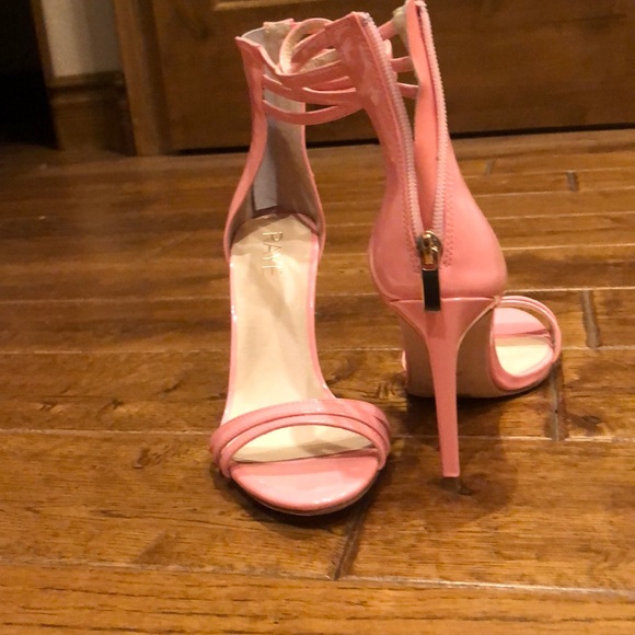 Raye heels - Picture 2 of 3